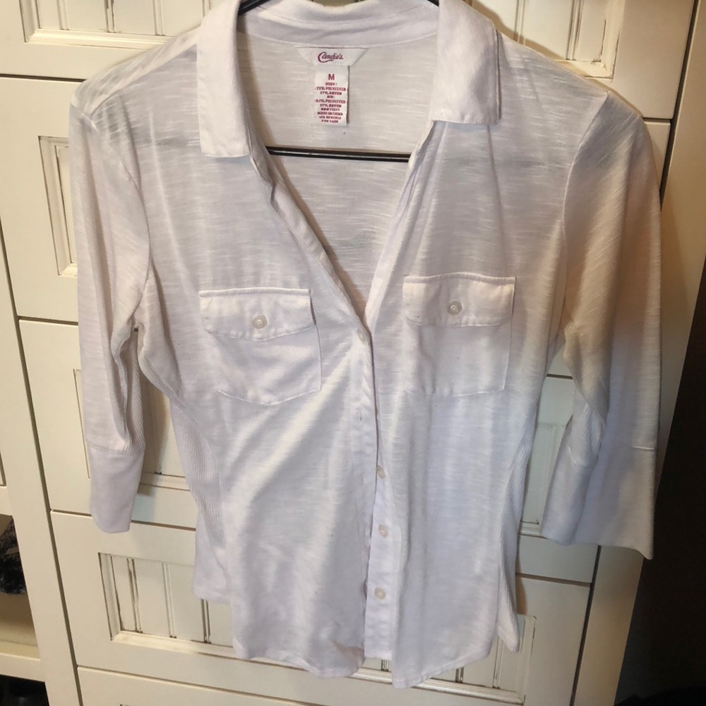 Cute white blouse!